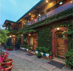 Luxury Hotel in Mussoorie : jharipani castle